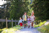 Familienurlaub: Wandern in den Bergen