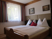 Schlafzimmer mit Doppelbett